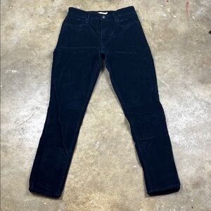 Levi’s Dark indigo Corduroy 721 High rise skinny Pants
Size: 31
